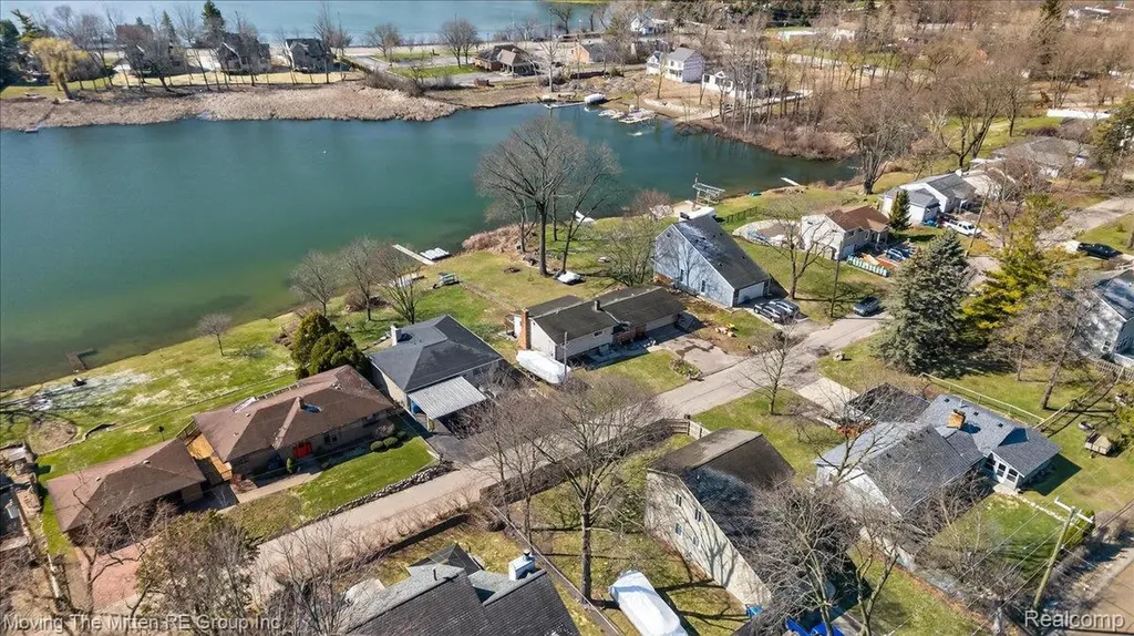 2965 Barkman Drive Waterford Charter Township MI 48329