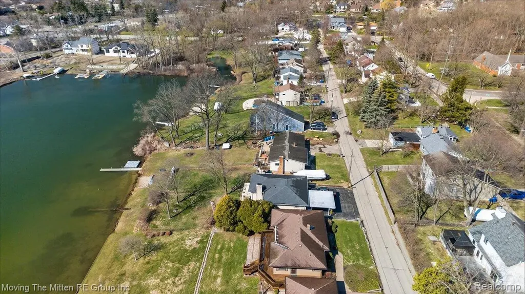 2965 Barkman Drive Waterford Charter Township MI 48329