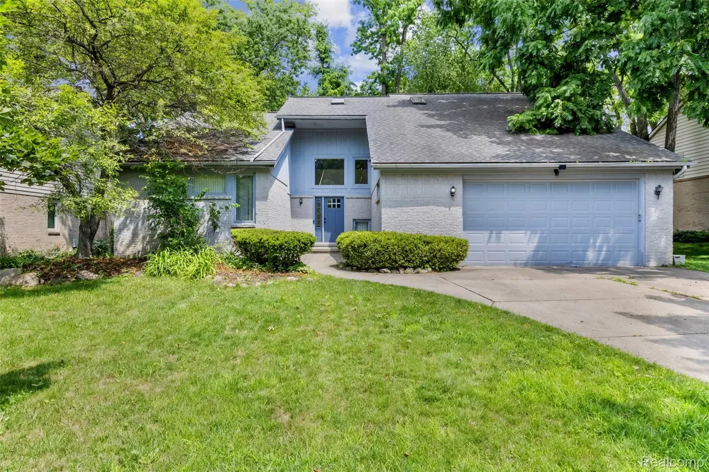 3195 Green Oaks Drive West Bloomfield Charter Township MI 48324