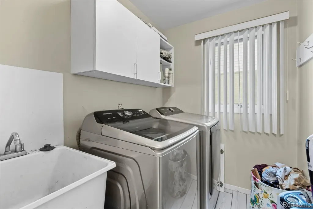 3195 Green Oaks Drive West Bloomfield Charter Township MI 48324