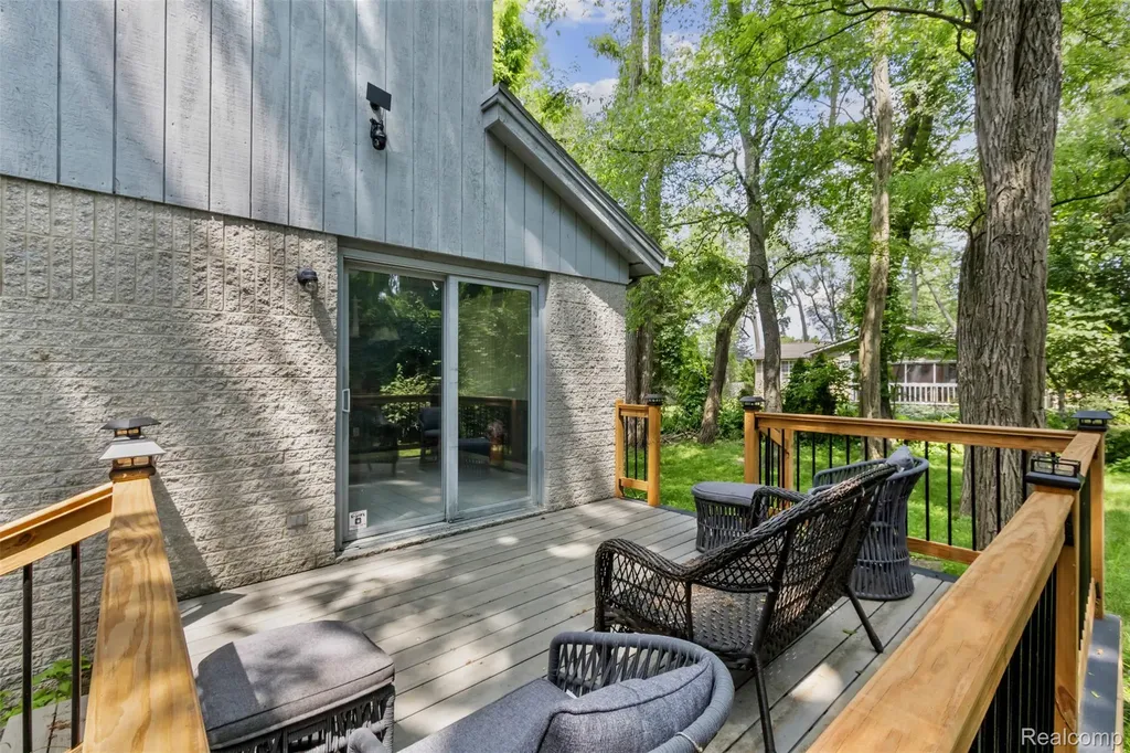 3195 Green Oaks Drive West Bloomfield Charter Township MI 48324