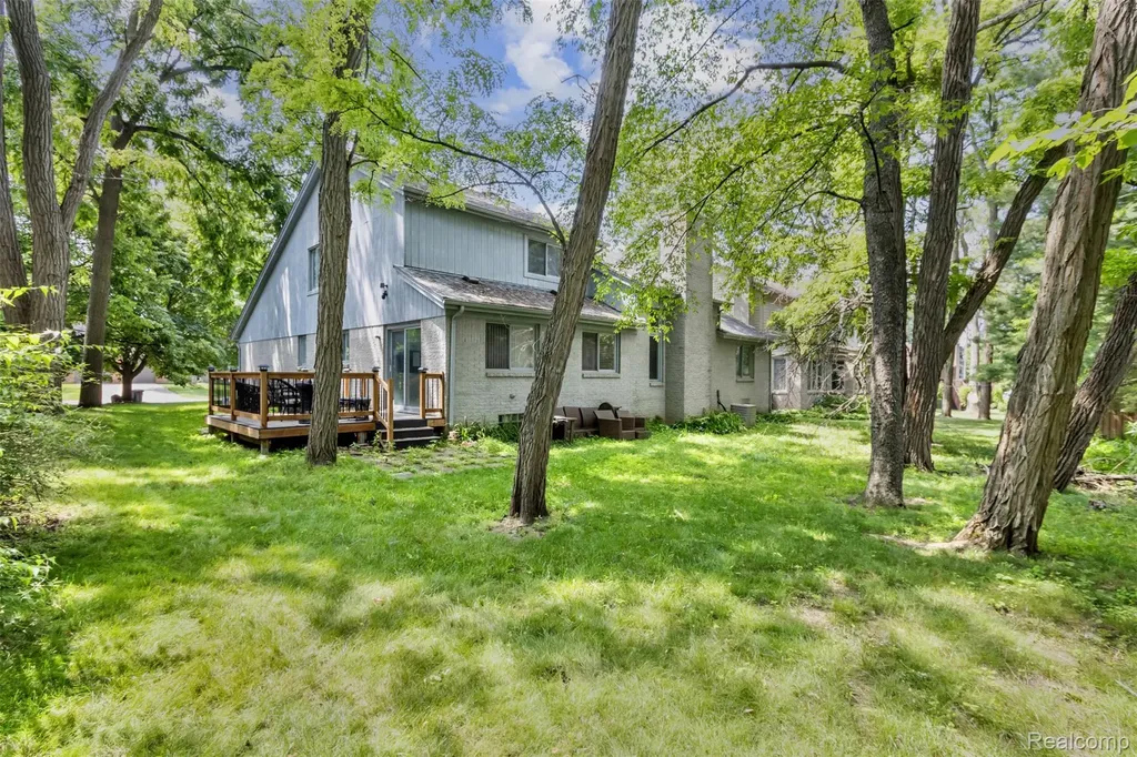 3195 Green Oaks Drive West Bloomfield Charter Township MI 48324