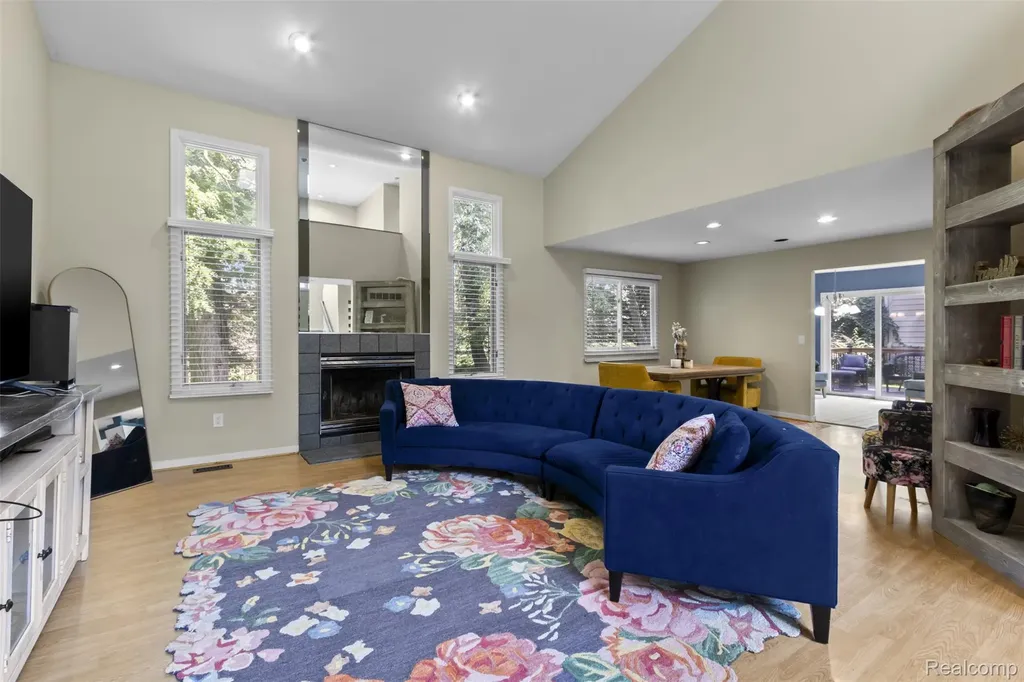 3195 Green Oaks Drive West Bloomfield Charter Township MI 48324