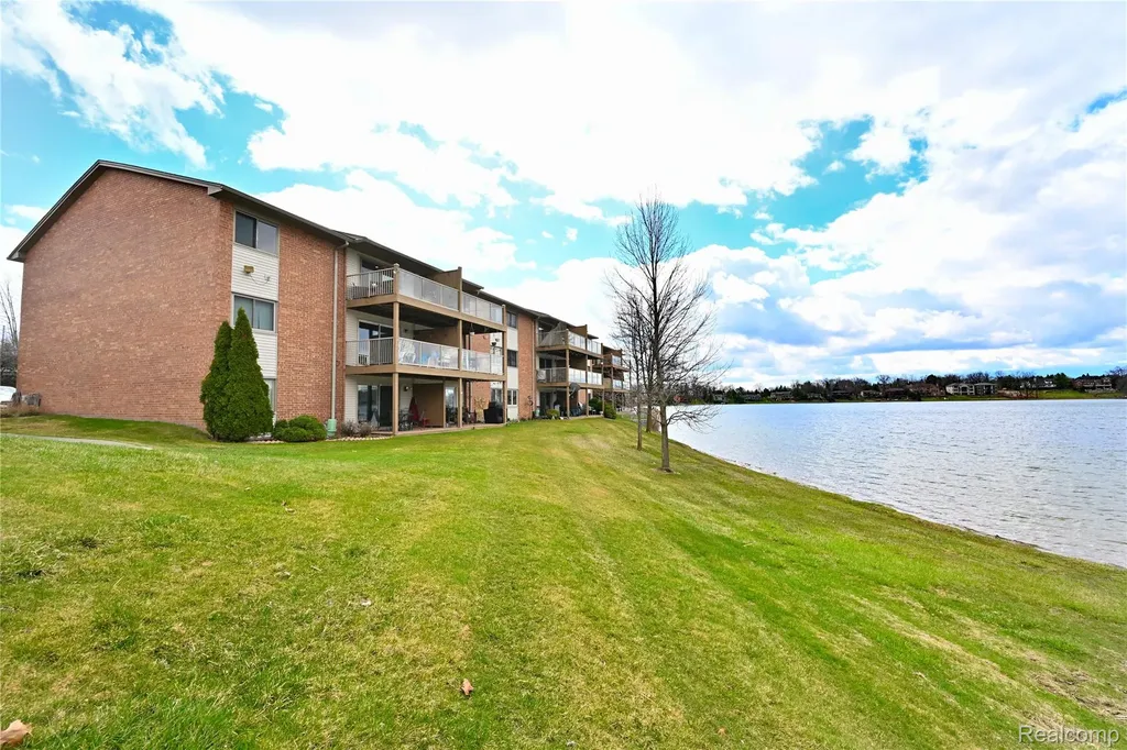 1966 Klingensmith Road Bloomfield Hills City MI 48302