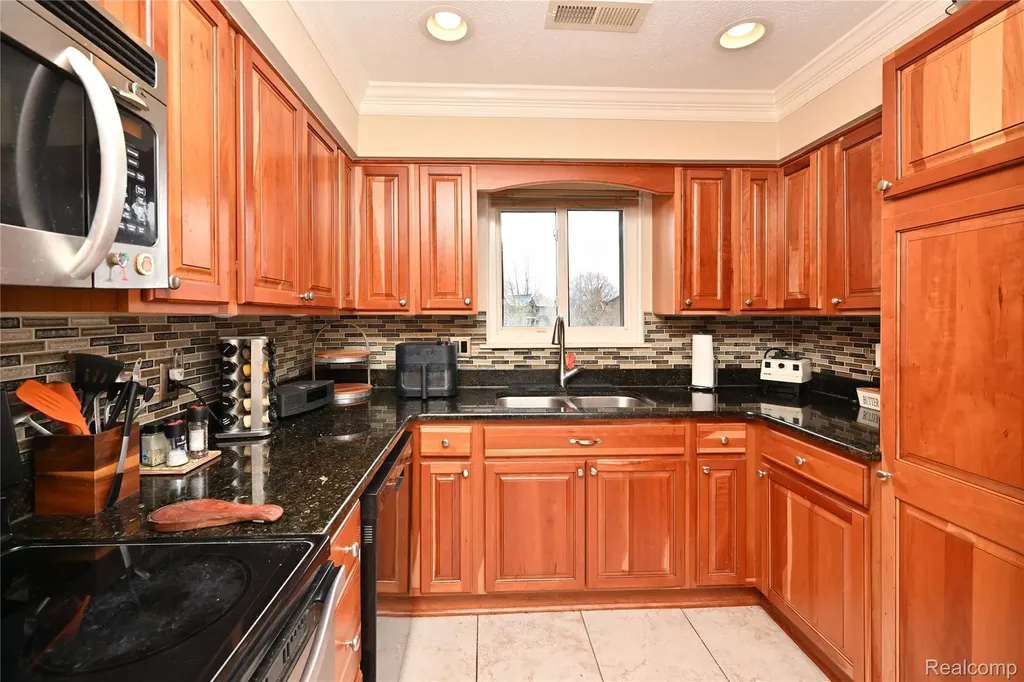 1966 Klingensmith Road Bloomfield Hills City MI 48302