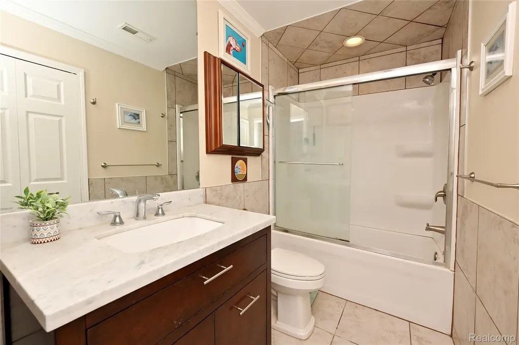 1966 Klingensmith Road Bloomfield Hills City MI 48302