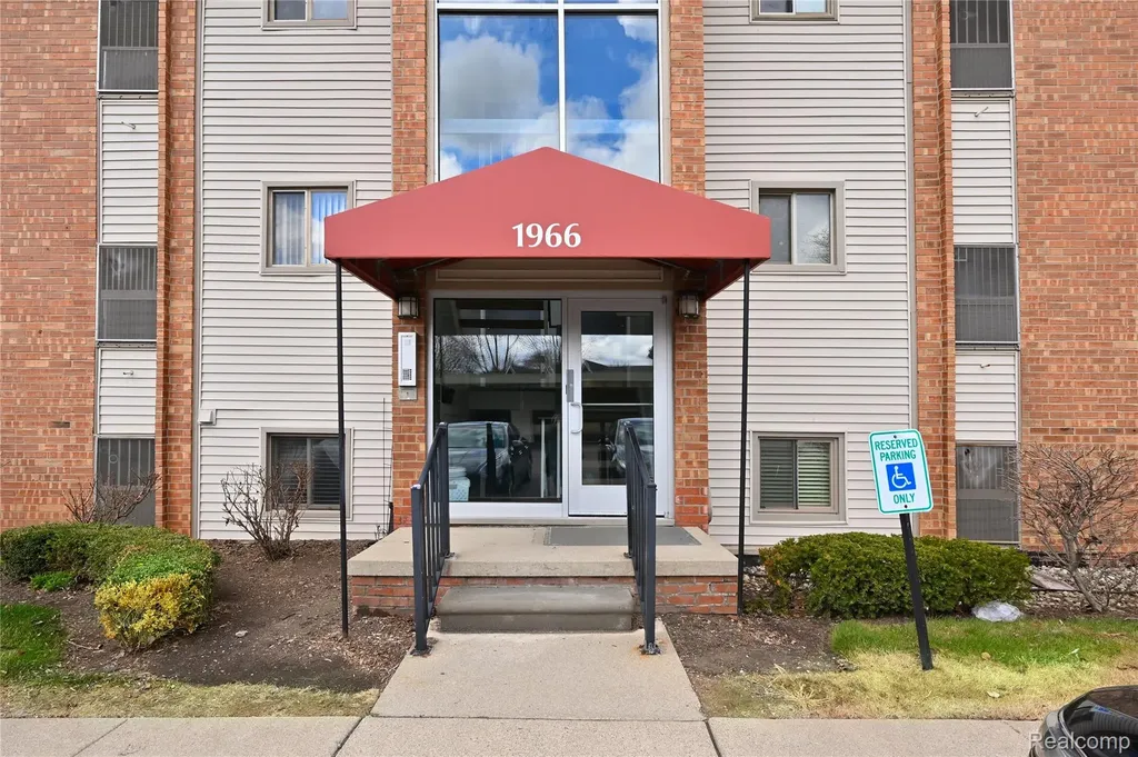 1966 Klingensmith Road Bloomfield Hills City MI 48302