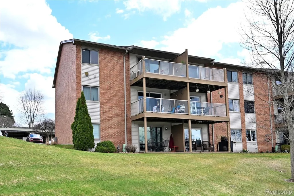 1966 Klingensmith Road Bloomfield Hills City MI 48302