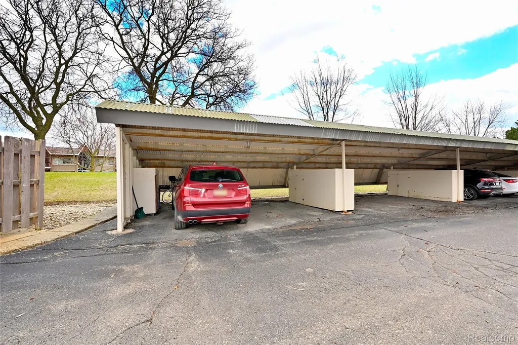 1966 Klingensmith Road Bloomfield Hills City MI 48302