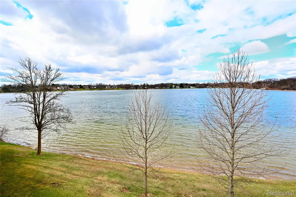 1966 Klingensmith Road Bloomfield Hills City MI 48302