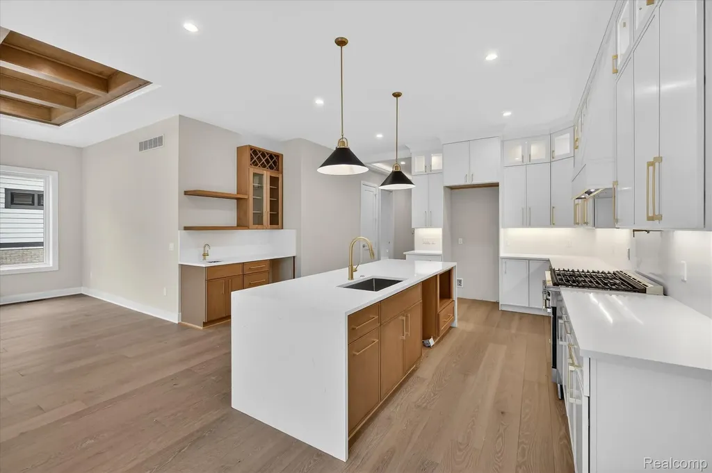 546 Maplehill Road Rochester Hills City MI 48306