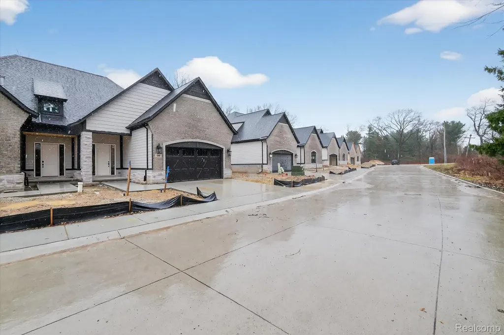 546 Maplehill Road Rochester Hills City MI 48306