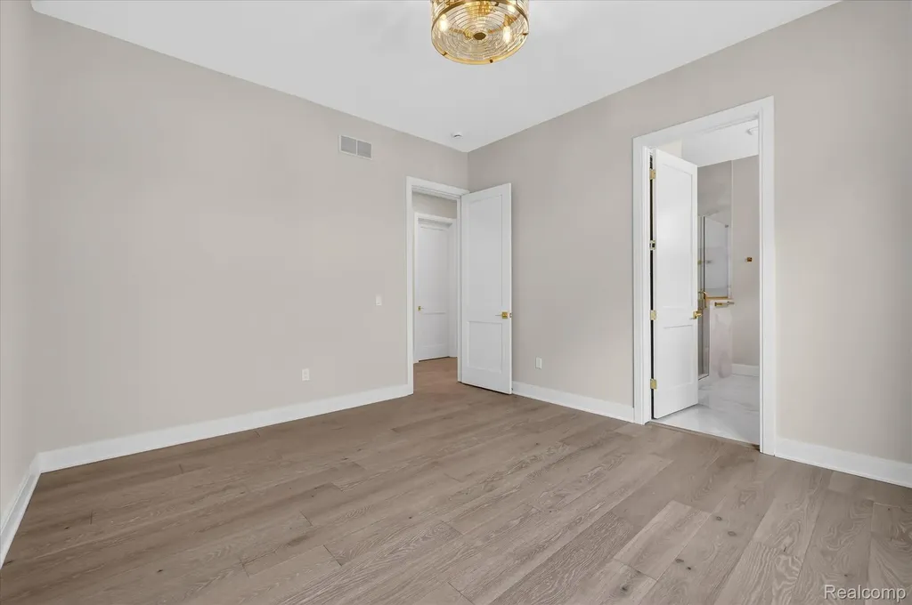 546 Maplehill Road Rochester Hills City MI 48306