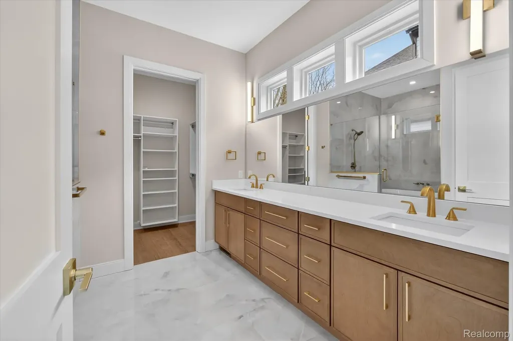 546 Maplehill Road Rochester Hills City MI 48306