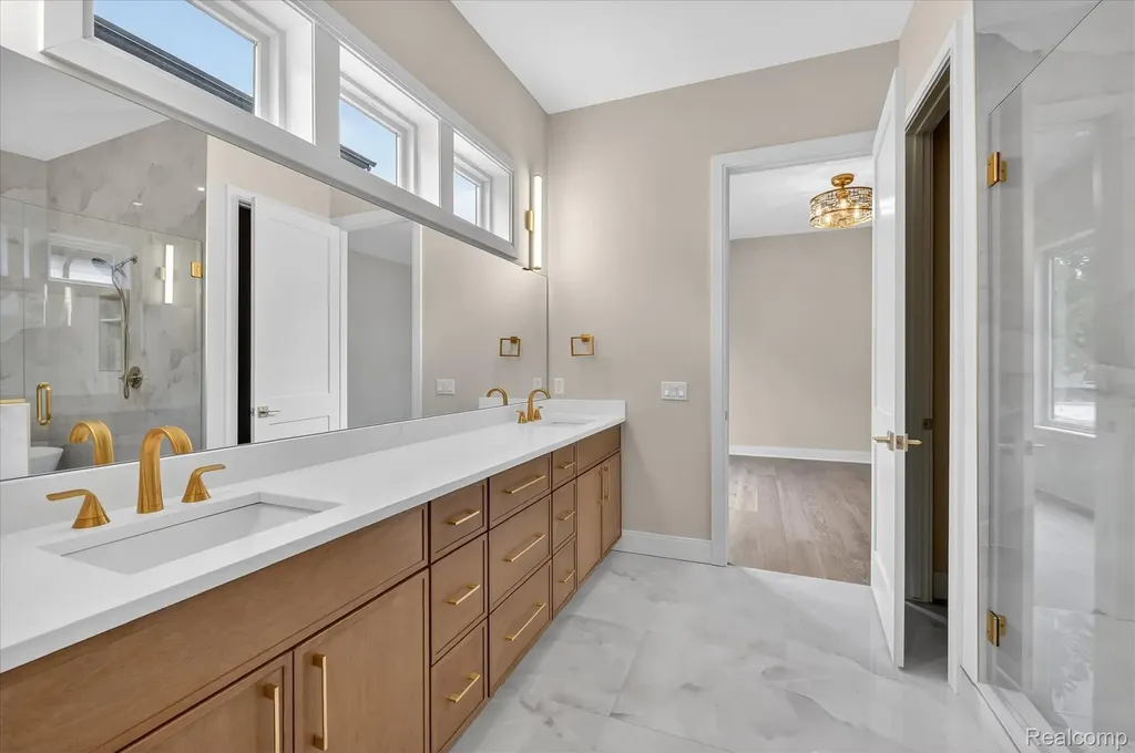 546 Maplehill Road Rochester Hills City MI 48306