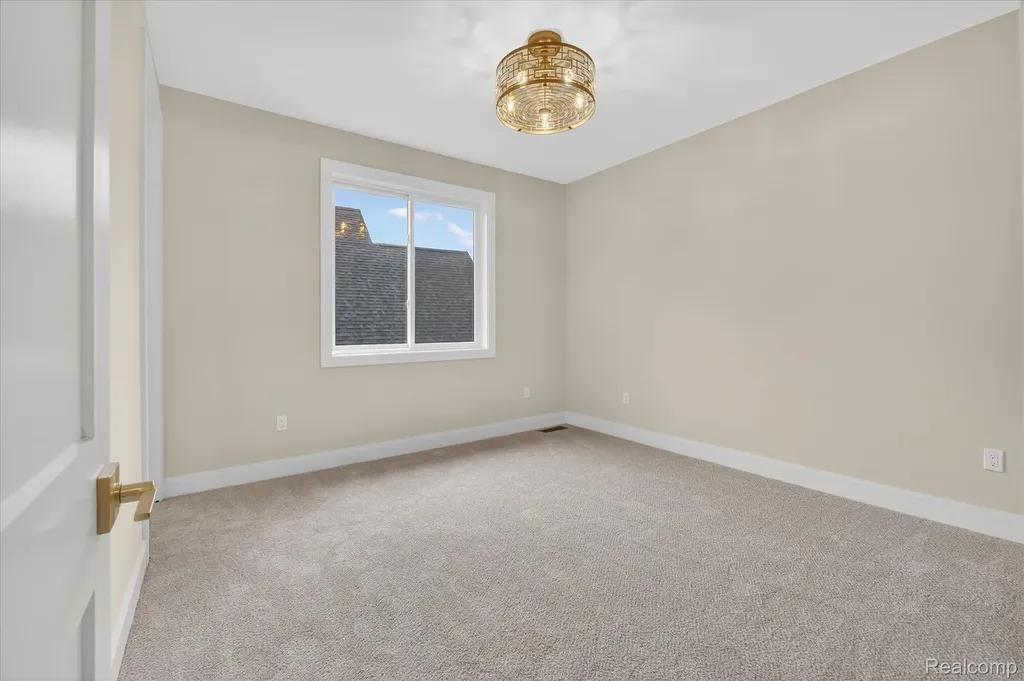 546 Maplehill Road Rochester Hills City MI 48306