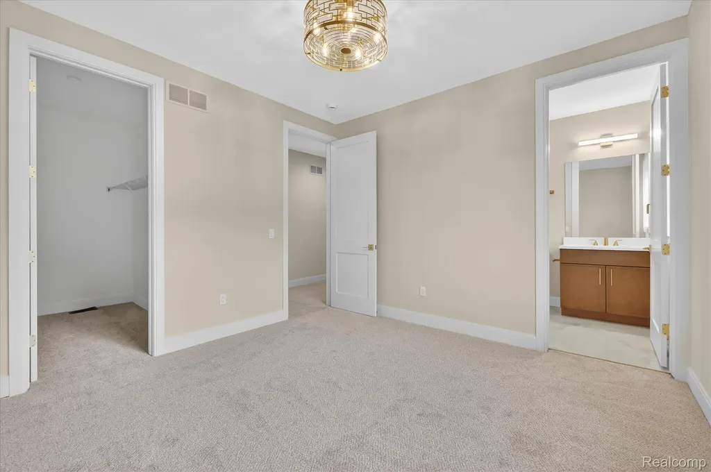546 Maplehill Road Rochester Hills City MI 48306