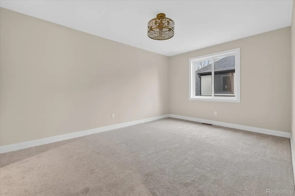 546 Maplehill Road Rochester Hills City MI 48306