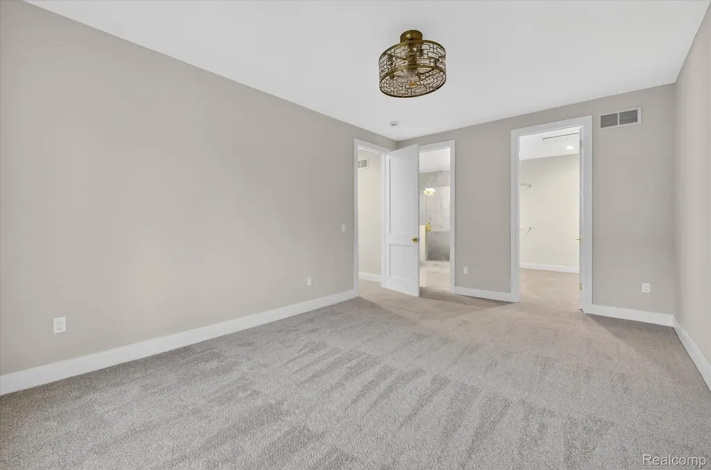 546 Maplehill Road Rochester Hills City MI 48306
