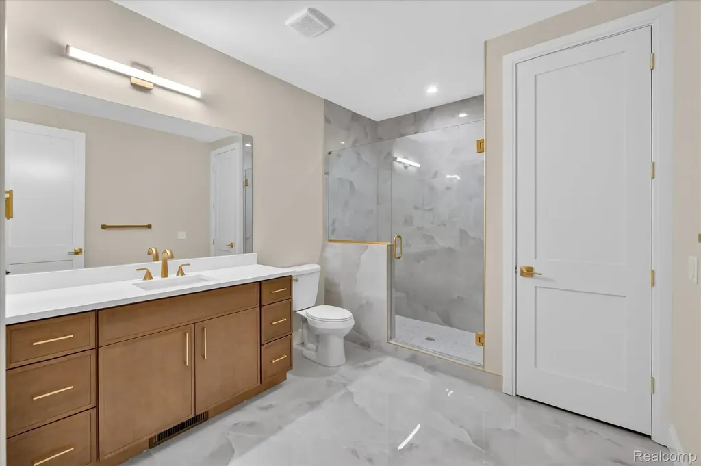 546 Maplehill Road Rochester Hills City MI 48306