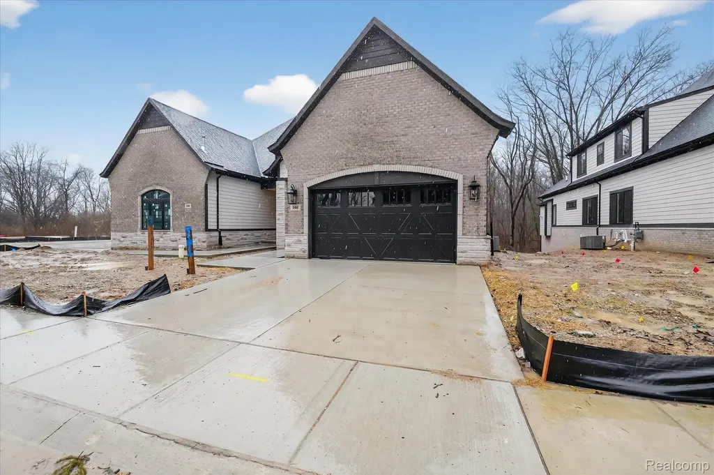 546 Maplehill Road Rochester Hills City MI 48306