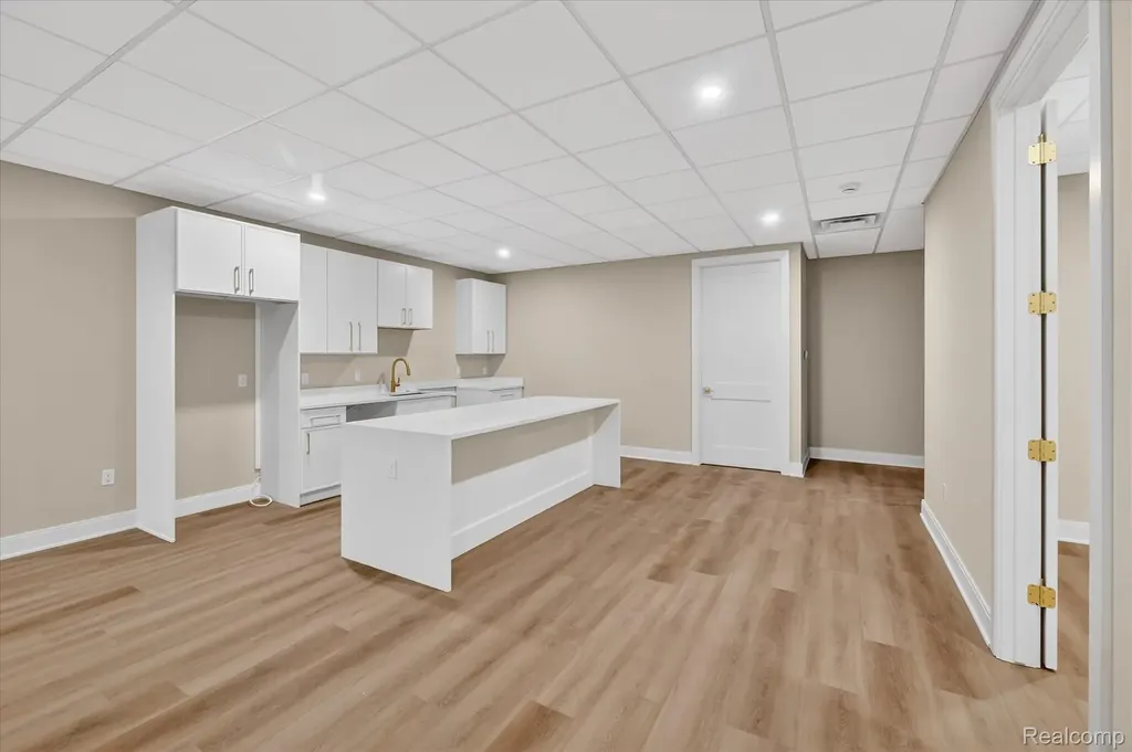 546 Maplehill Road Rochester Hills City MI 48306
