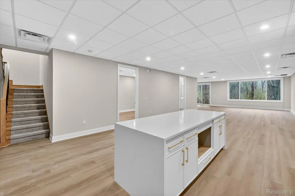 546 Maplehill Road Rochester Hills City MI 48306