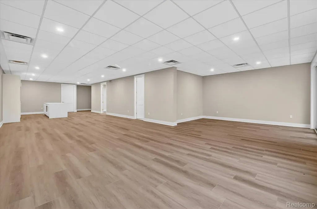546 Maplehill Road Rochester Hills City MI 48306