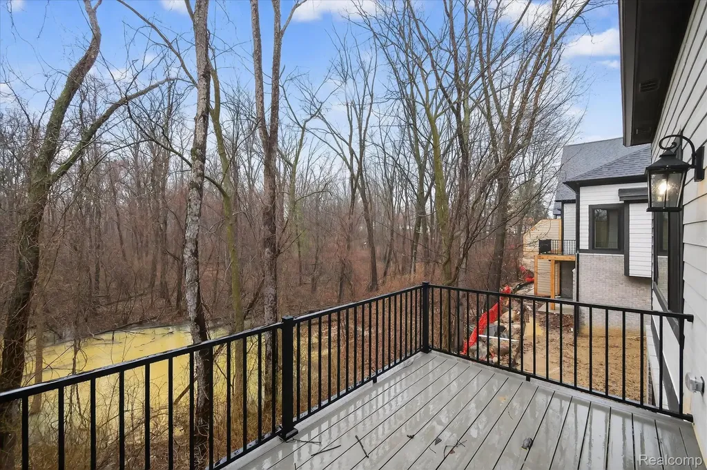546 Maplehill Road Rochester Hills City MI 48306