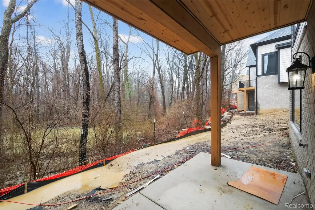 546 Maplehill Road Rochester Hills City MI 48306