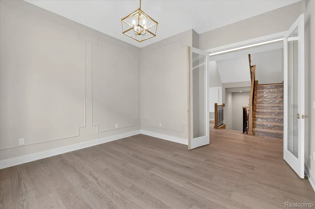 546 Maplehill Road Rochester Hills City MI 48306