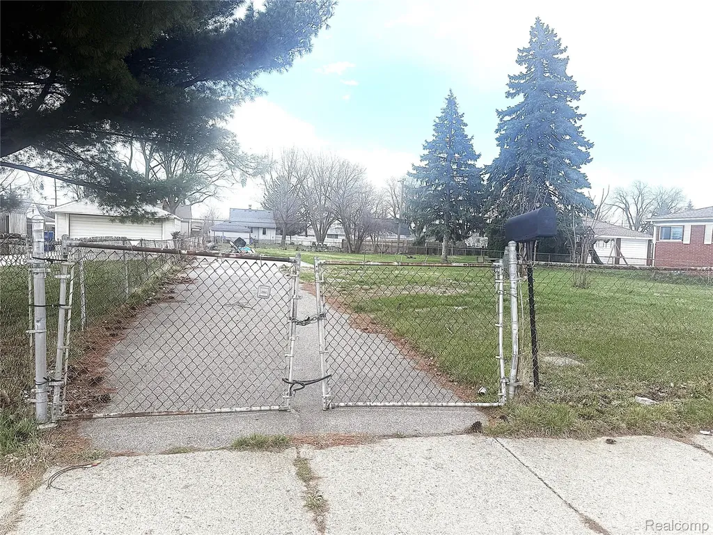 24820 Wagner Ave Avenue Warren City MI 48089