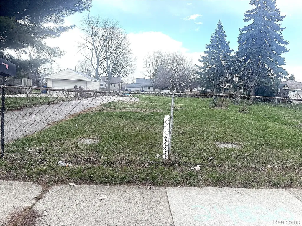 24820 Wagner Ave Avenue Warren City MI 48089
