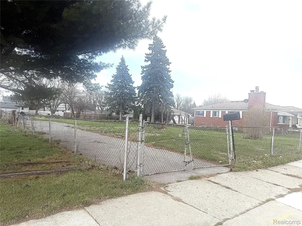 24820 Wagner Ave Avenue Warren City MI 48089
