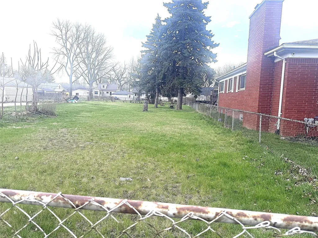 24820 Wagner Ave Avenue Warren City MI 48089