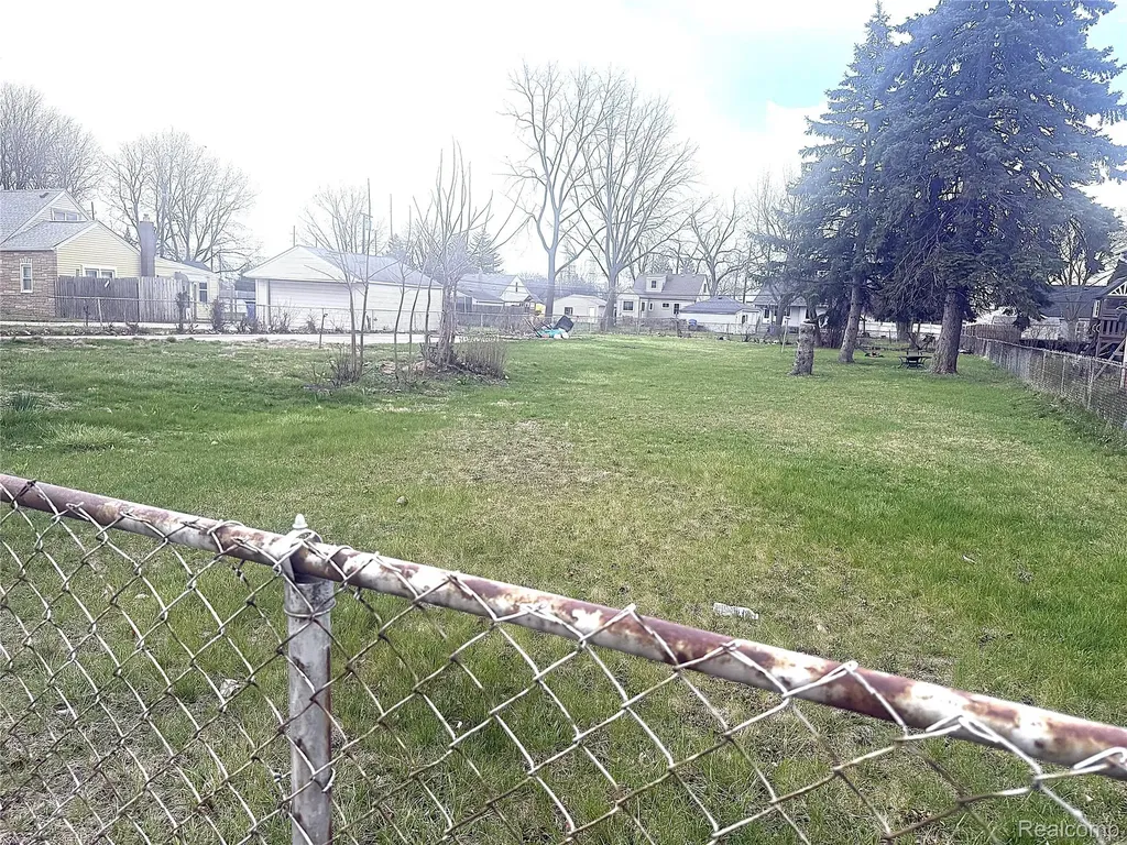 24820 Wagner Ave Avenue Warren City MI 48089