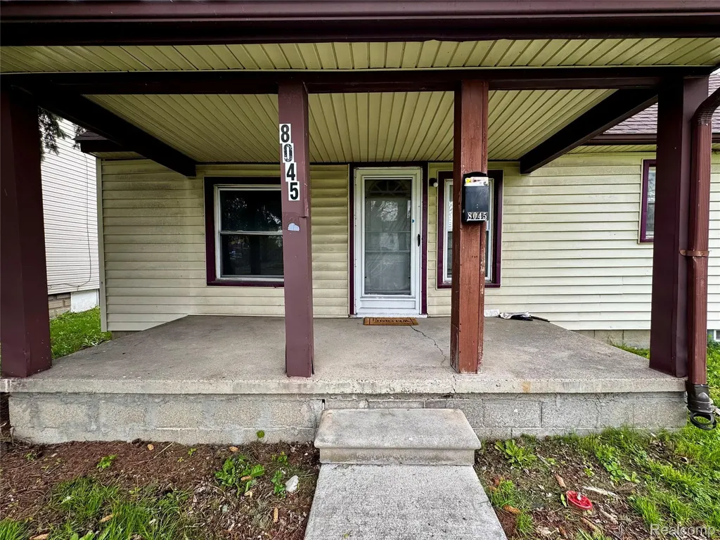 8045 Cadillac Avenue Warren City MI 48089