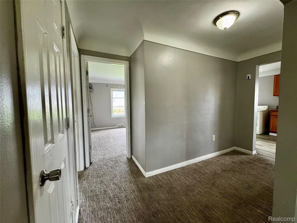 8045 Cadillac Avenue Warren City MI 48089