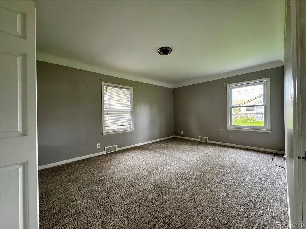 8045 Cadillac Avenue Warren City MI 48089