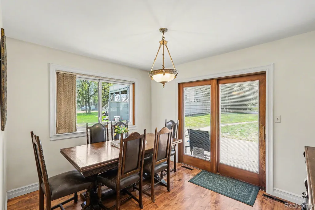 2596 N Williams Lake Road Waterford Charter Township MI 48327