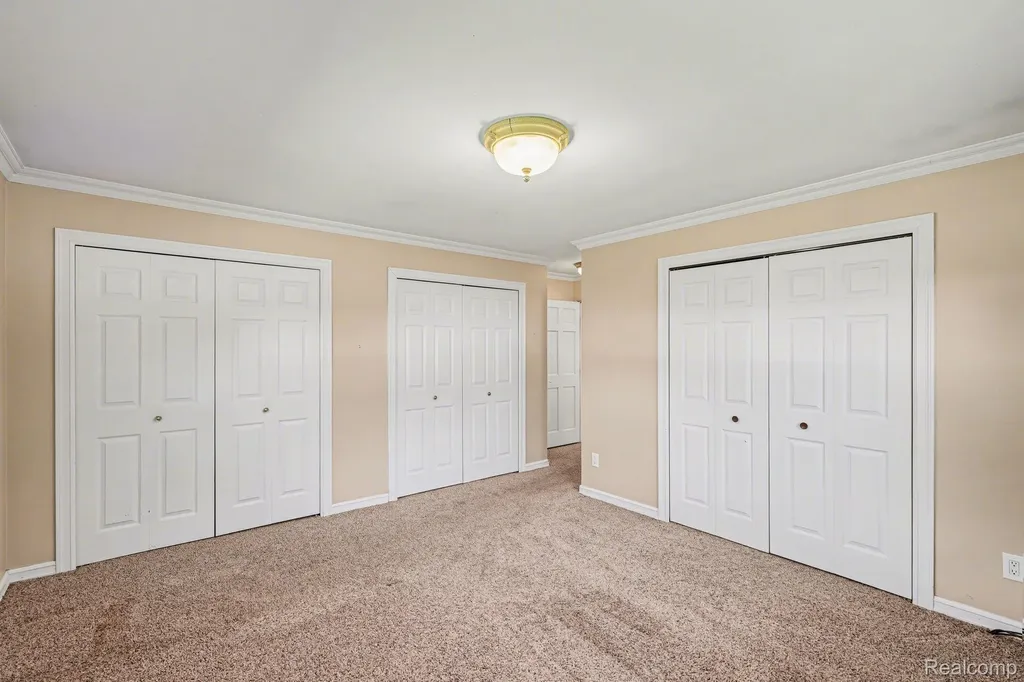 2596 N Williams Lake Road Waterford Charter Township MI 48327