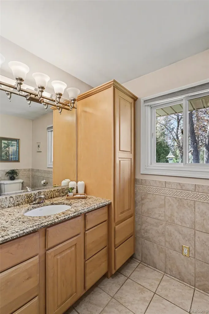 2596 N Williams Lake Road Waterford Charter Township MI 48327