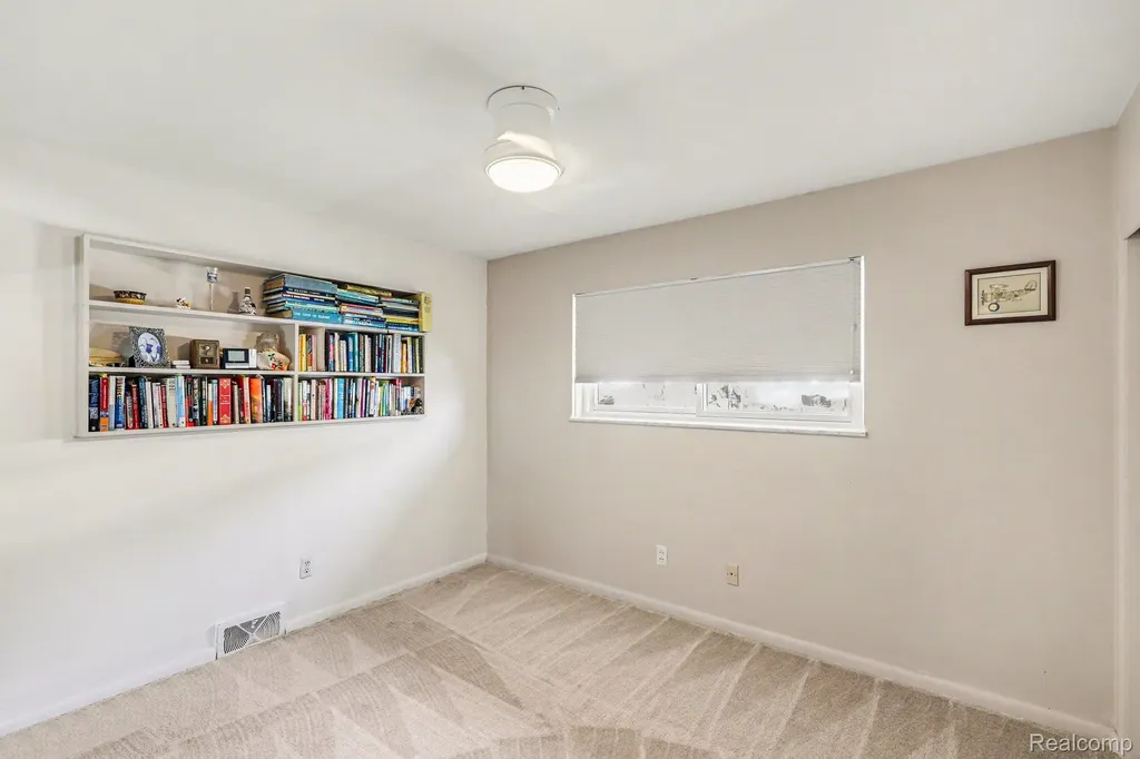 2596 N Williams Lake Road Waterford Charter Township MI 48327