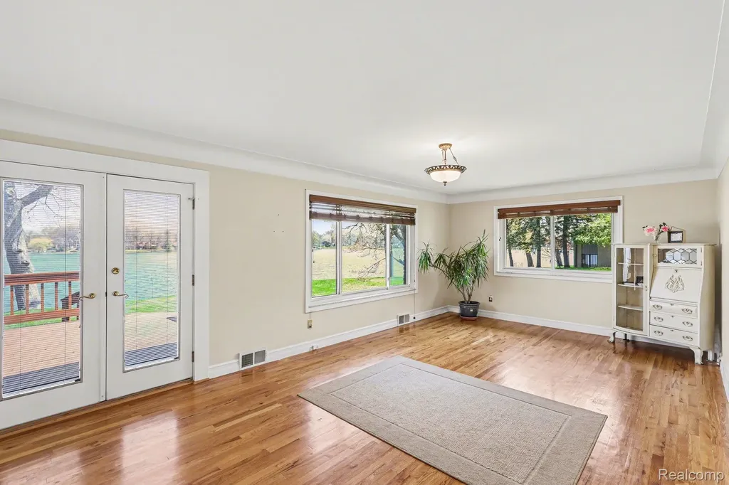 2596 N Williams Lake Road Waterford Charter Township MI 48327