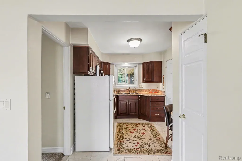 2596 N Williams Lake Road Waterford Charter Township MI 48327