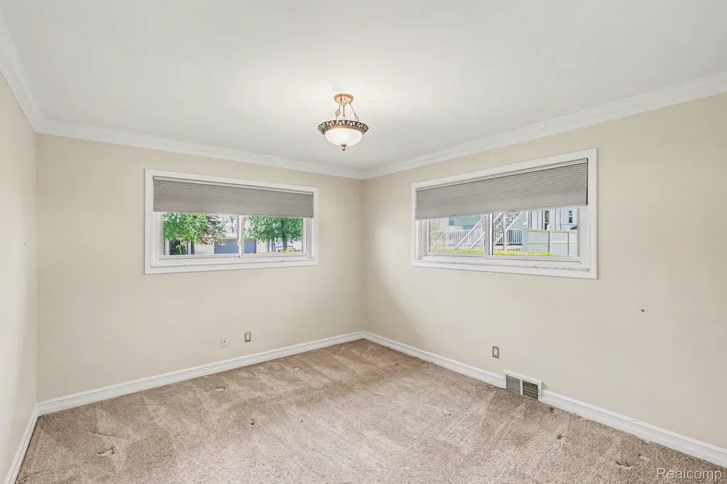 2596 N Williams Lake Road Waterford Charter Township MI 48327