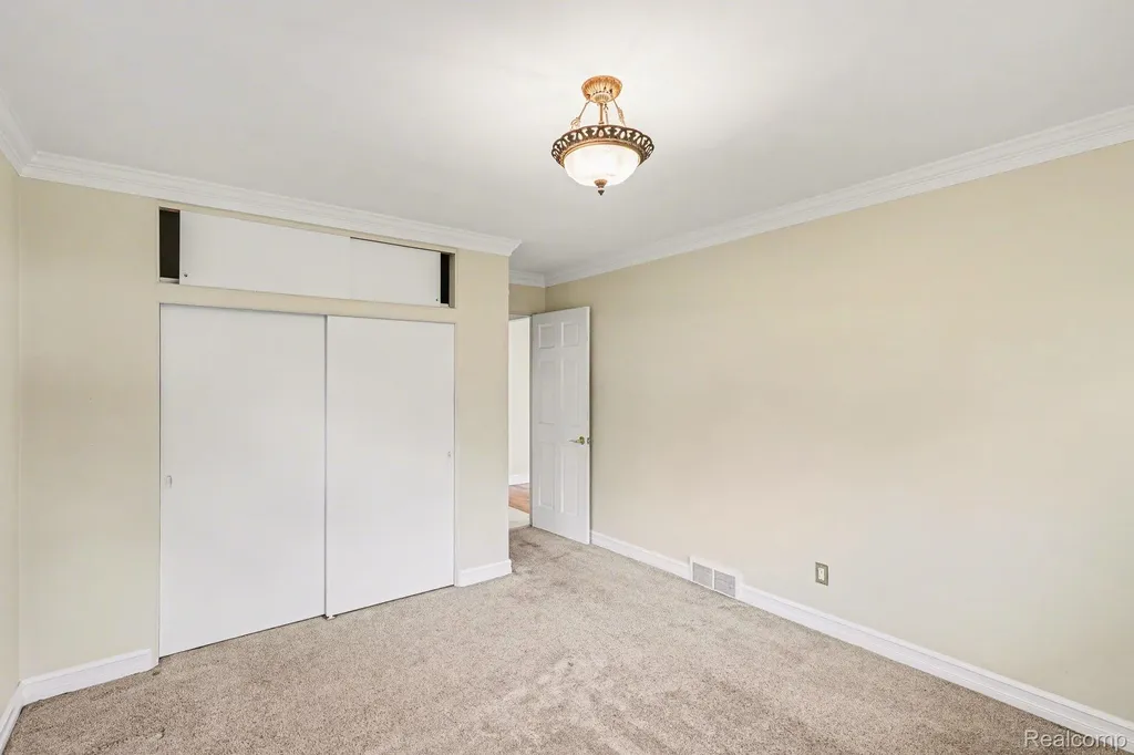 2596 N Williams Lake Road Waterford Charter Township MI 48327