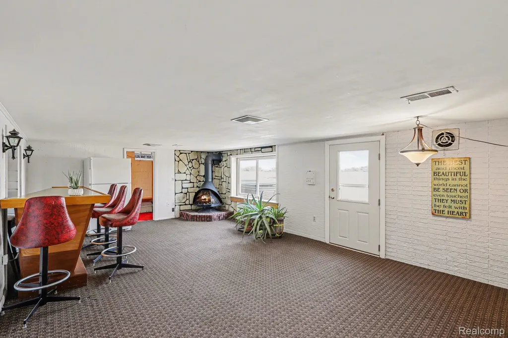 2596 N Williams Lake Road Waterford Charter Township MI 48327