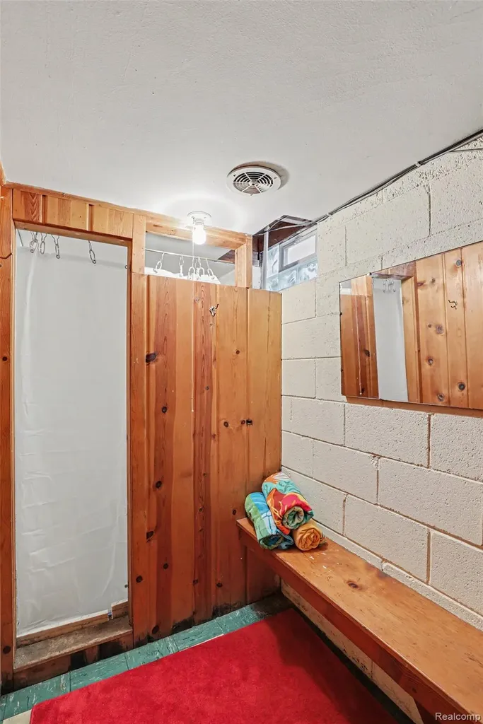 2596 N Williams Lake Road Waterford Charter Township MI 48327