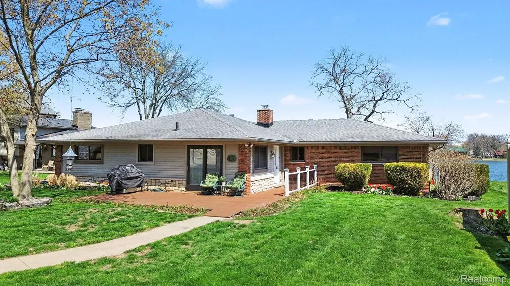 2596 N Williams Lake Road Waterford Charter Township MI 48327